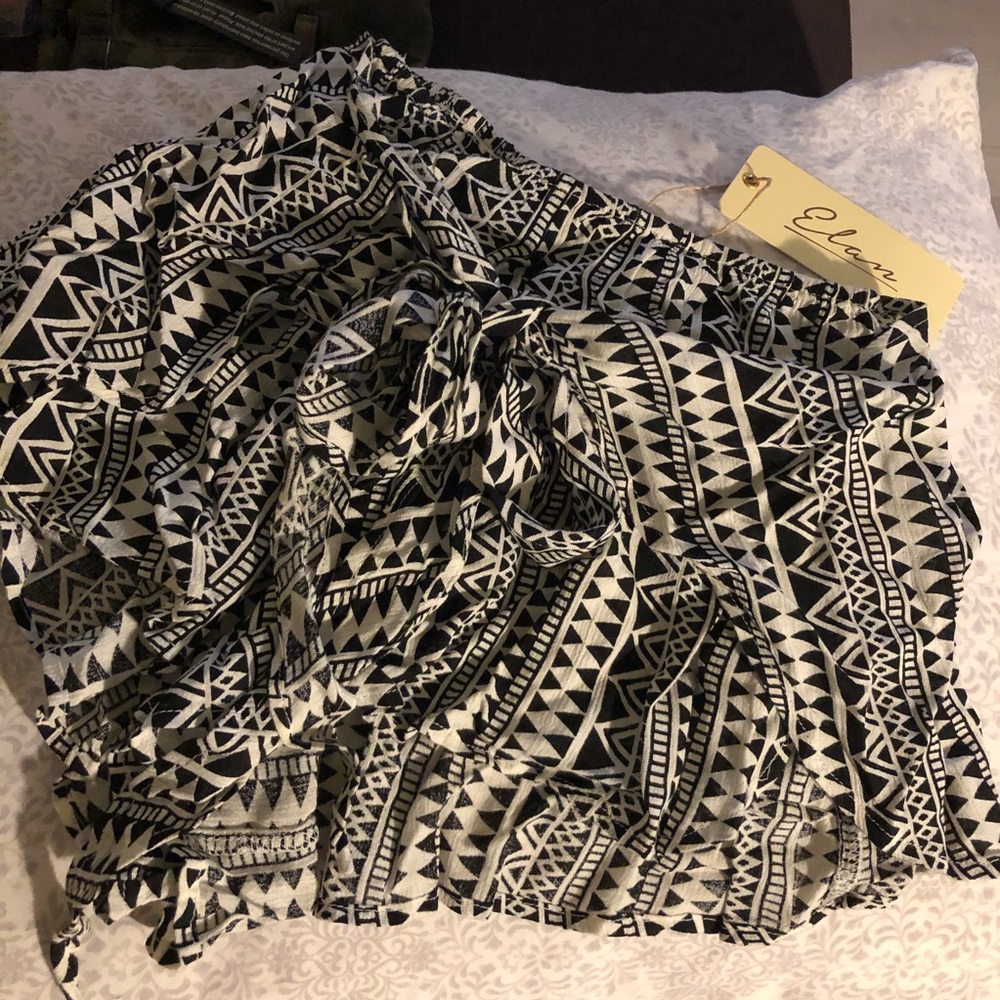 ⚡️⚡️ Super cute shorts NWT! - Picture 3 of 4